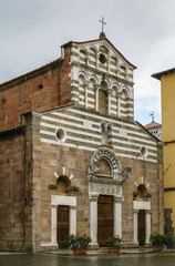 Fototapeta na wymiar church of San Giusto, Lucca