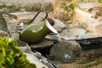 oczko wodne ogród z fontanną - obrazy, fototapety, plakaty