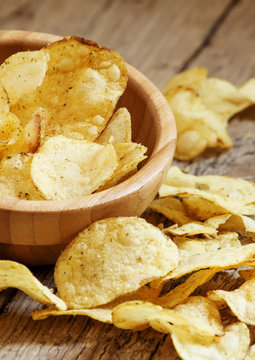  Potato chips in bowl, selective focus