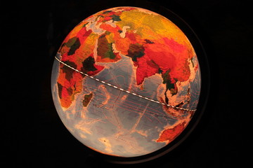 глобус в темноте