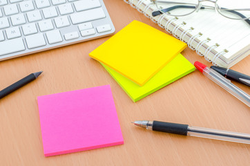 Color note paper with pen on computer desk