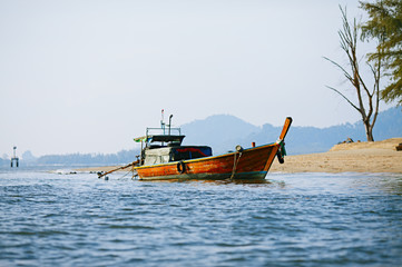 Obraz premium Long Tail Boat