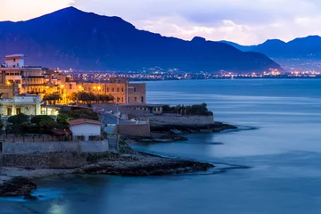 Fotobehang Stad Aspra in de buurt van Palermo bij zonsopgang © beketoff