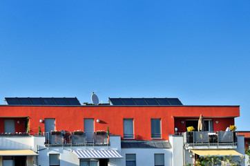 Modernes Wohnen mit Anwendung der Sonnenenergie