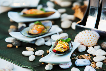 Mussel cheese and garlic bread