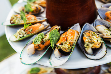 Mussel cheese and garlic bread