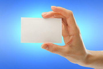 Obraz premium Blank card in female hand
