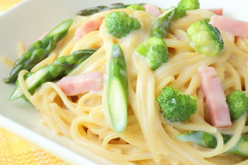 アスパラとブロッコリーのクリームパスタ