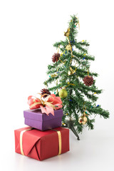 Fototapeta na wymiar gift box and christmas tree