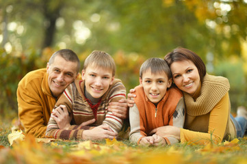Fototapeta premium Family relaxing in autumn park