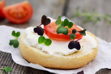 Brötchen mit Quark