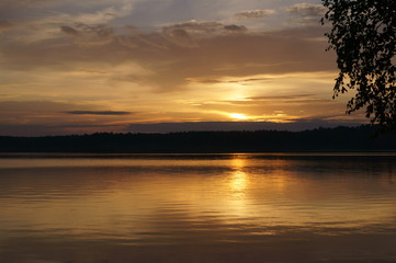 Fototapeta na wymiar Закат на озере