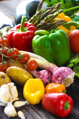 Fototapeta na wymiar Close up of various colorful raw vegetables 