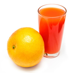 A glass of fresh grapefruit juice and grapefruit
