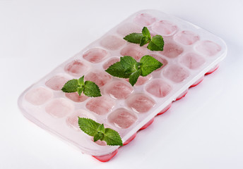 Container for freezing ice