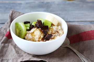 Porridge of oatmeal and fruit