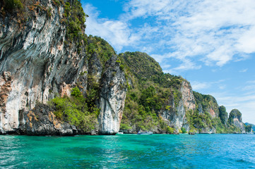 Fototapeta na wymiar Rocky islands in Krabi, Thailand