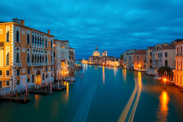 Obraz premium Grand canal at night in Venice, Italy