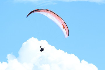 Flug in die Wolken