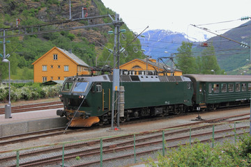 Obraz premium Electric locomotive on railway tracks. Flam, Norway