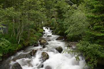 fiume torrenti fiume di montagna