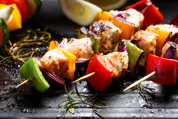 Grilled skewers of salmon and vegetables