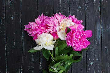 Fototapeta na wymiar bouquet of beautiful pink and white flowers