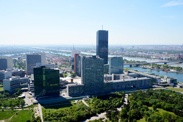 Fototapeta premium Blick über Wien mit Hochhäuser