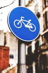 Round bicycle lane sign
