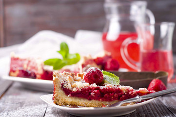 tart with ripe strawberries