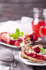tart with ripe strawberries