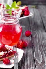 tart with ripe strawberries