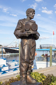 Bronze Sponge Diver - Sculpture of Bronze Sponge Diver Dressed in His Diving Suite and Holding His Metal Diving Helmet
