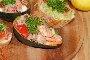 Avocado, Ciabatta, Guacamole, Garnelen, Thunfisch, Tomatensalat