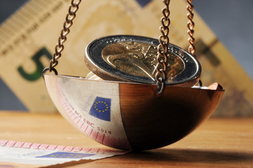 Euro ইউরো Евро Ewro Õuro ユーロ ເອີໂລ ਯੂਰੋ 欧元 欧元 Ευρώ العربية - 84822259