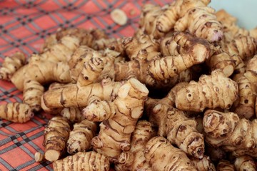pile of jerusalem artichoke (sunchoke)