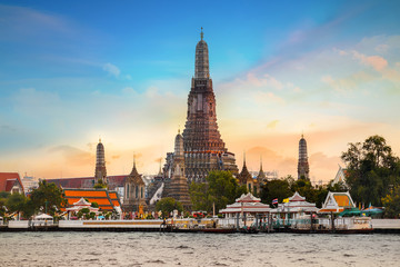 Naklejka premium Wat Arun - the Temple of Dawn in Bangkok, Thailand