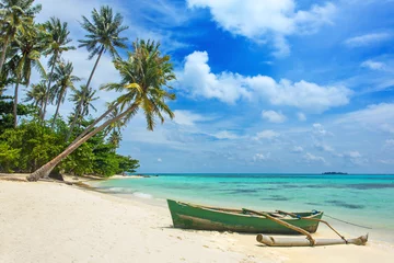 Photo sur Plexiglas Plage et mer Boat on the beautiful tropical beach on Karimunjawa island, Indo