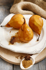 Pears with cinnamon