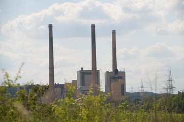 Fototapeta na wymiar Kraftwerk bei Veltheim 
