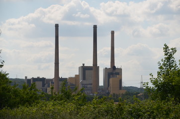Fototapeta na wymiar Kraftwerk bei Veltheim