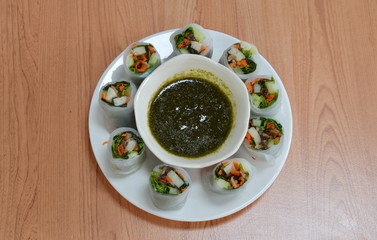Thai fresh spring roll with herbs and spicy sauce