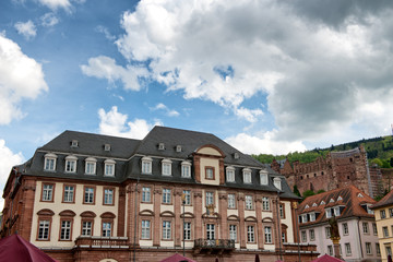 Fototapeta na wymiar Facade of Town Hall with View of Heidelberg Castle