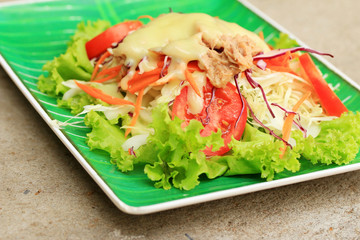 Tuna salad on lettuce and cream sauce