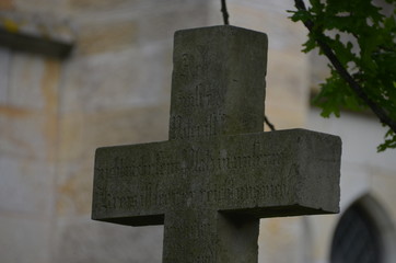 Kreuz vor Kirche in Kleinenbremen