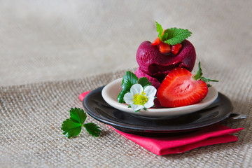 Strawberry ice cream .