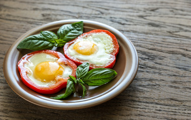 Fried eggs in bell pepper slices