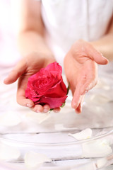 Salon kosmetyczny, różany  manicure