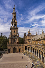 Fototapeta na wymiar Plaza de Espana in Sevilla Andalusien mit dem Torre Norte