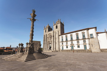 Fototapeta na wymiar Cathédrale de Porto Portugal